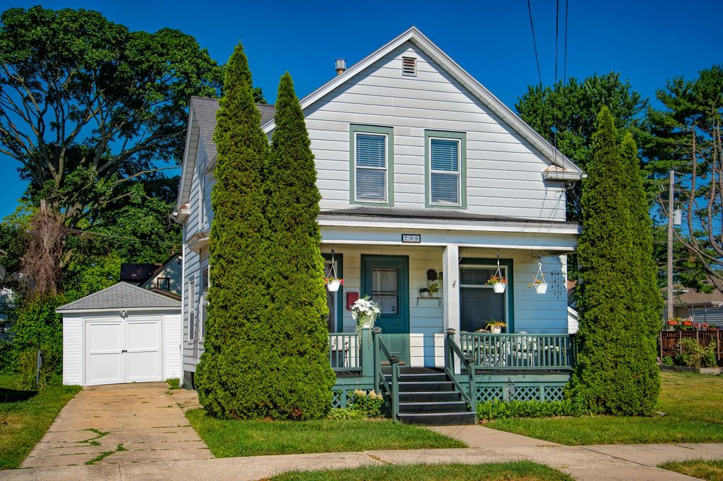 700 Grove Ave, Racine