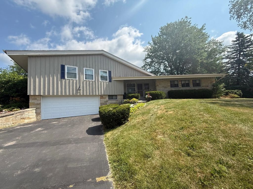 357 Spring Ln, Delavan