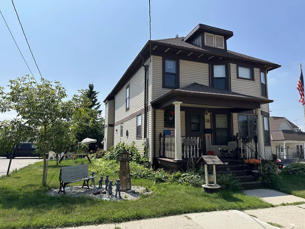 811 State St, Manitowoc