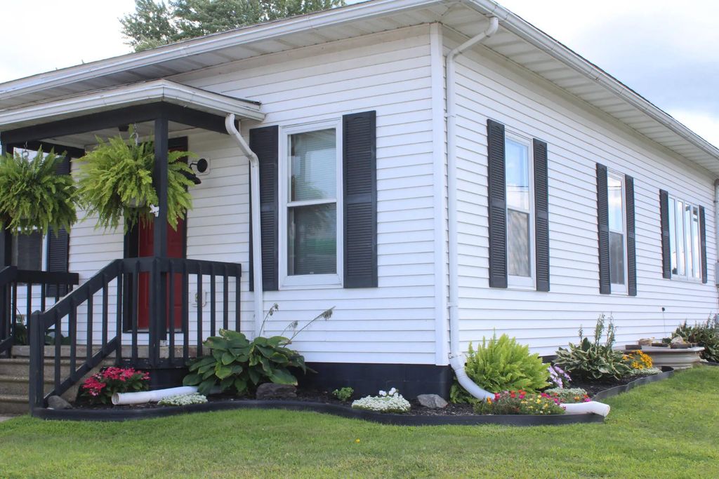 220 W Clifton St, Tomah