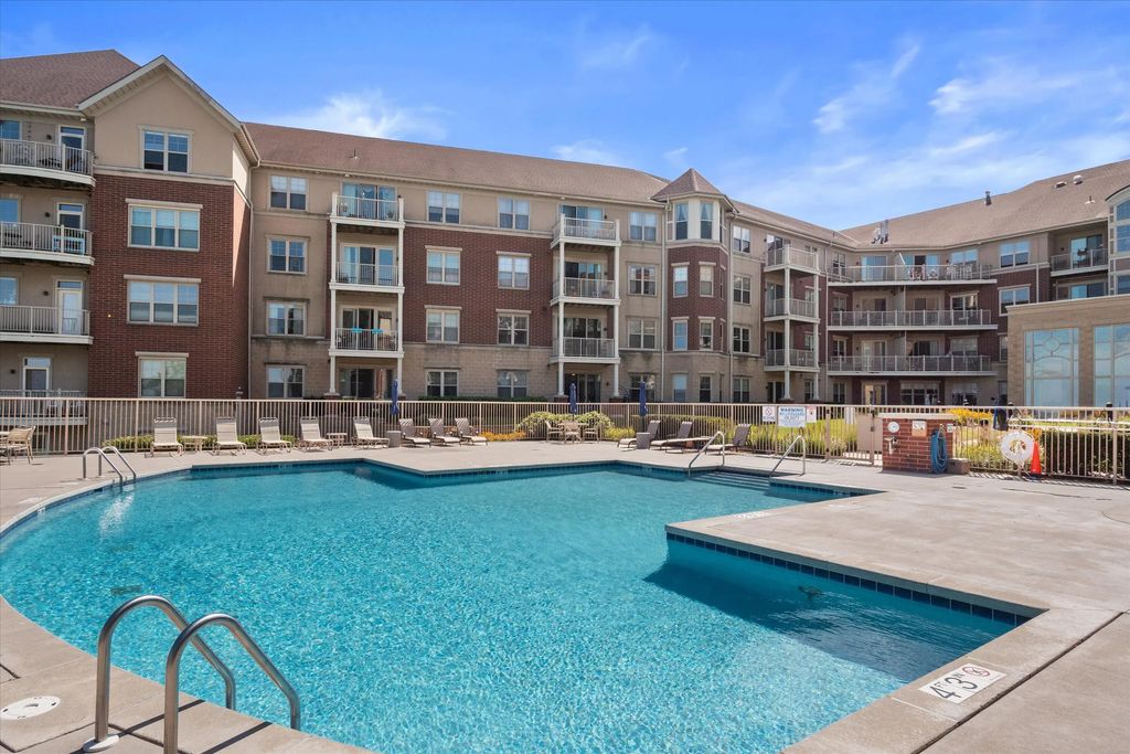 4120 S Lake Dr 265, Saint Francis