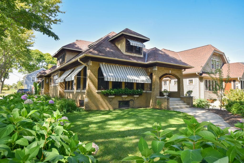 2405 N 73rd St, Wauwatosa