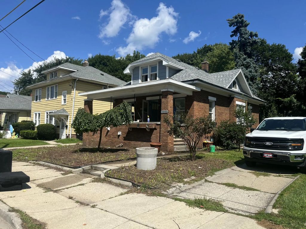 1215 Marquette St, Racine