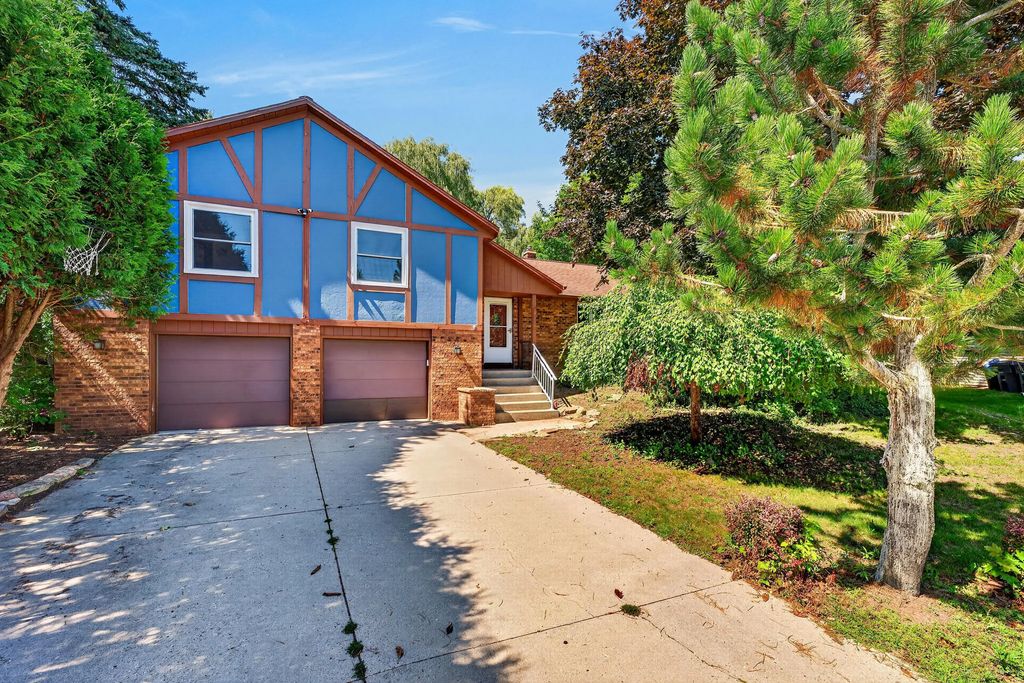 4004 Greenwood Ct, Sheboygan