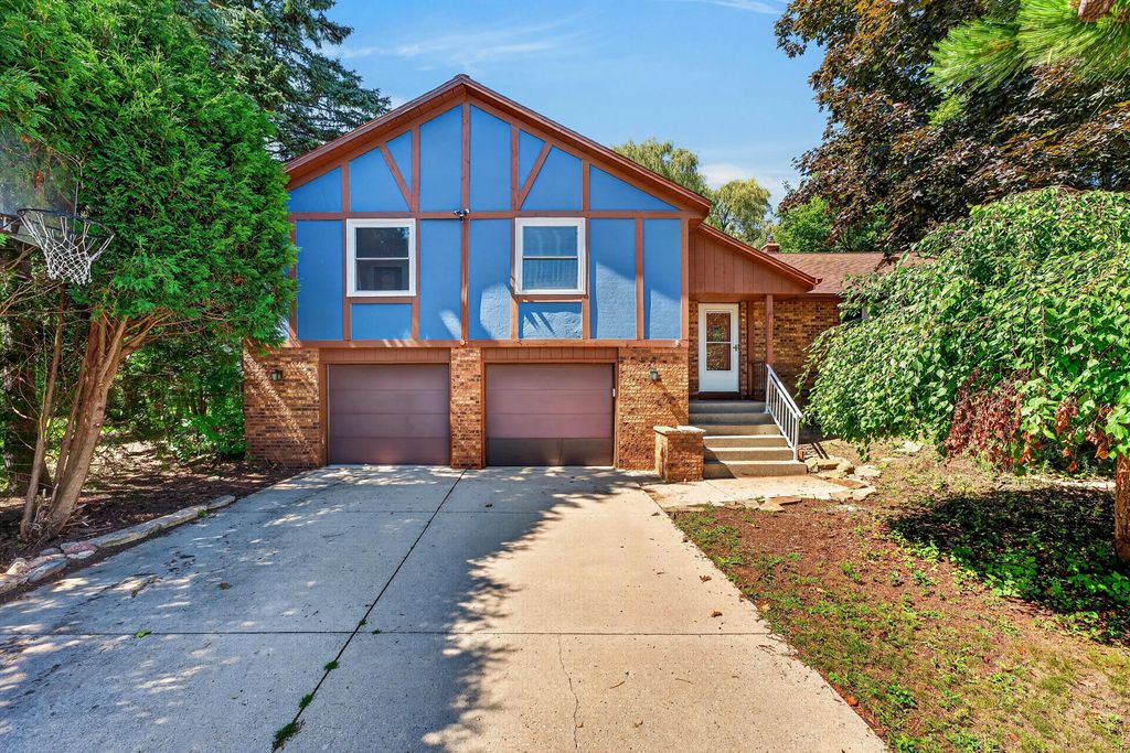 4004 Greenwood Ct, Sheboygan
