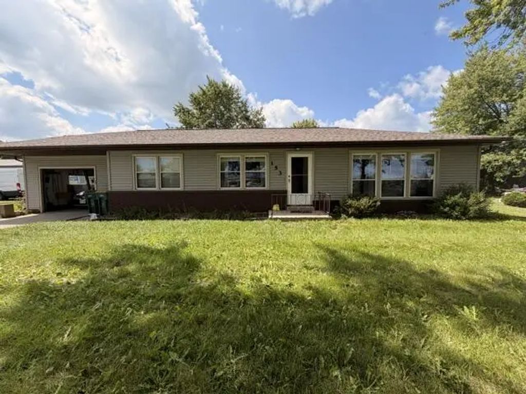 153 S Foster St, Saukville