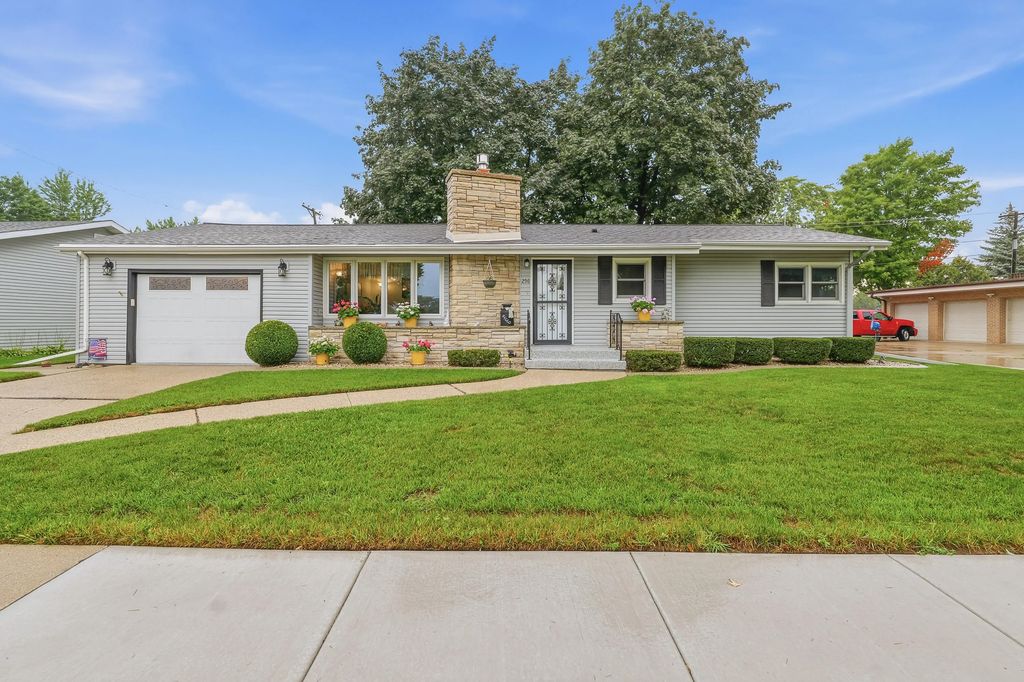 256 S Peters Ave, Fond Du Lac