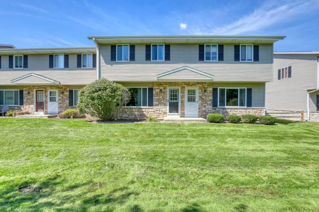 W163n11522 Windsor Ct, Germantown