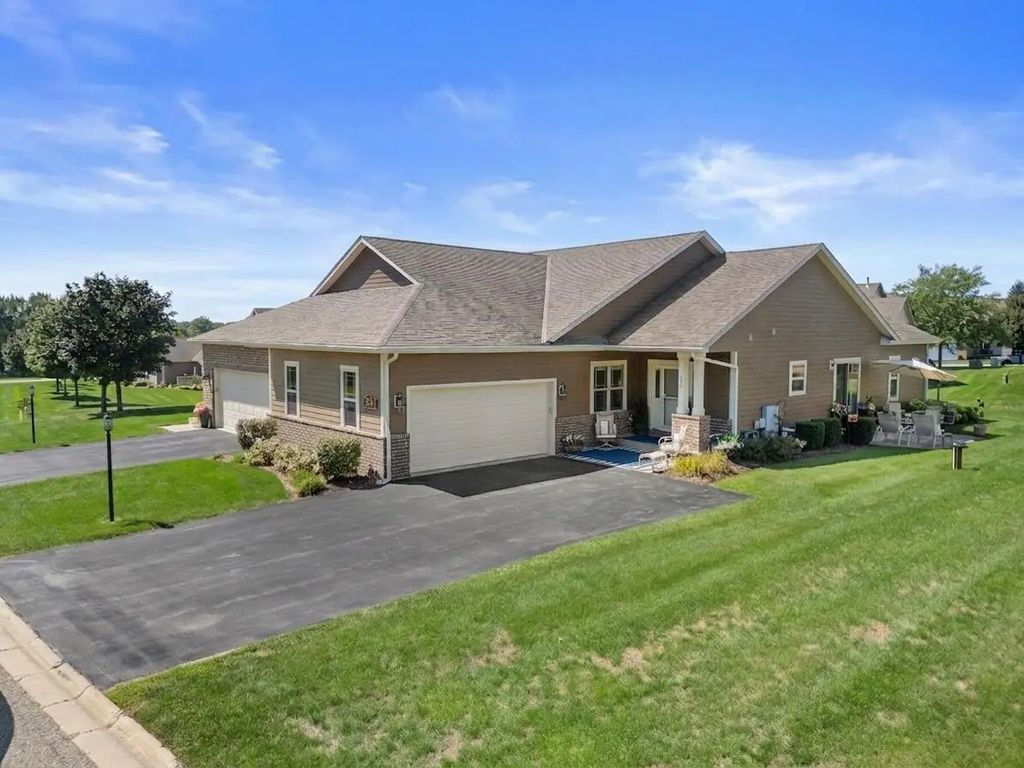 204 Oak Hill Cir, Rochester