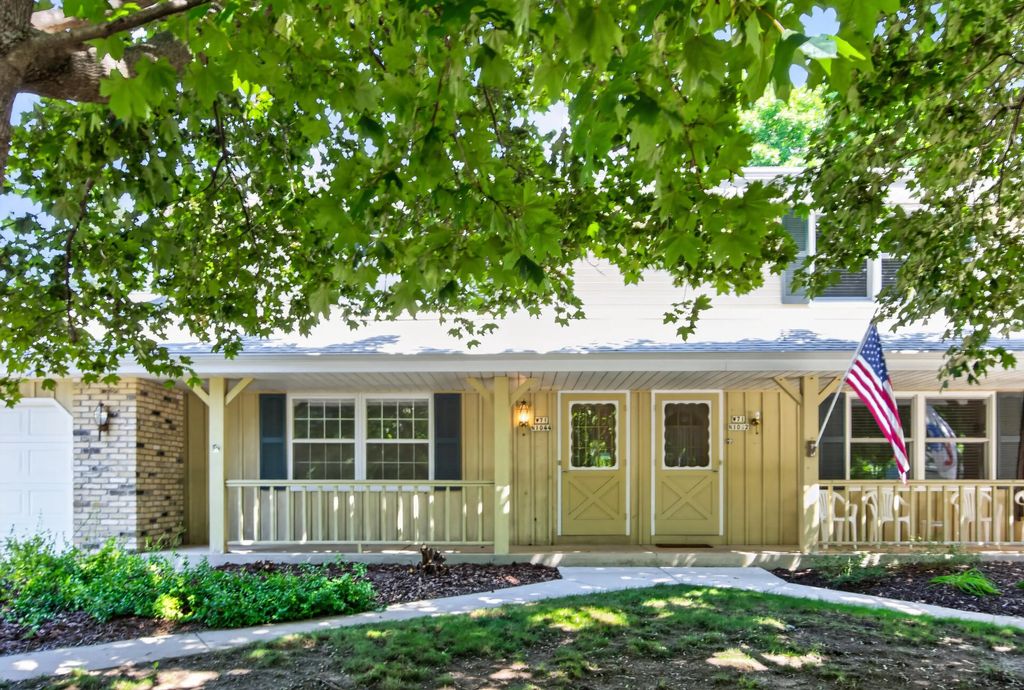 W71n1044 Hampton Ave, Cedarburg