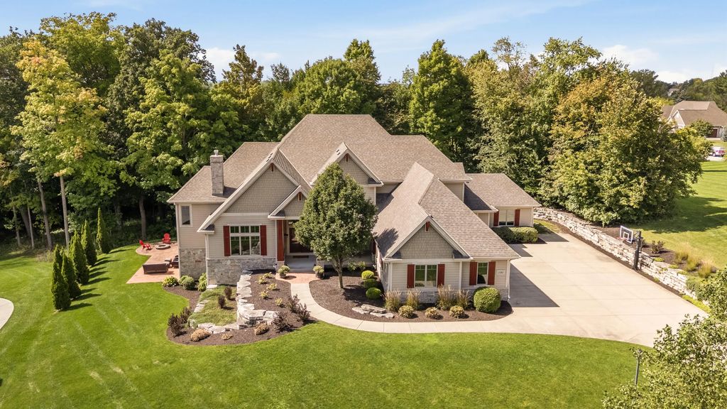 1265 Lorien Ct, Brookfield