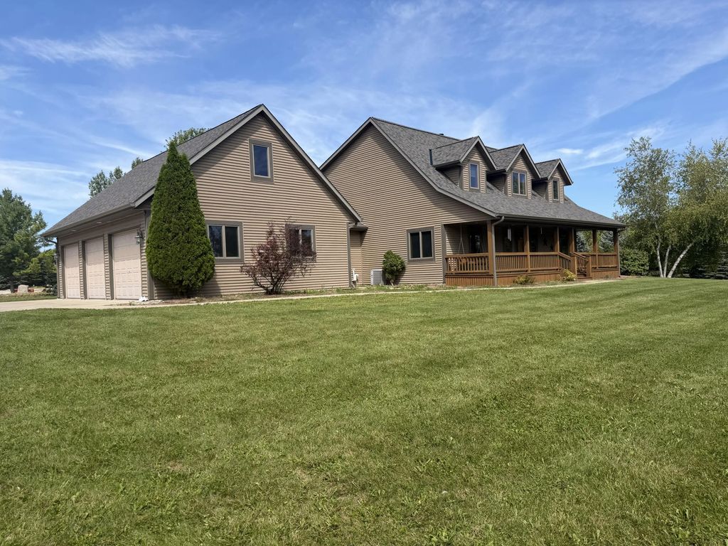 472 River Dr, Farmington