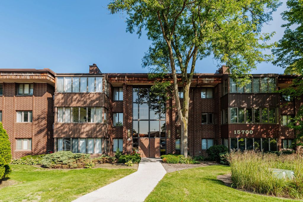N85w15700 Ridge Rd 205, Menomonee Falls