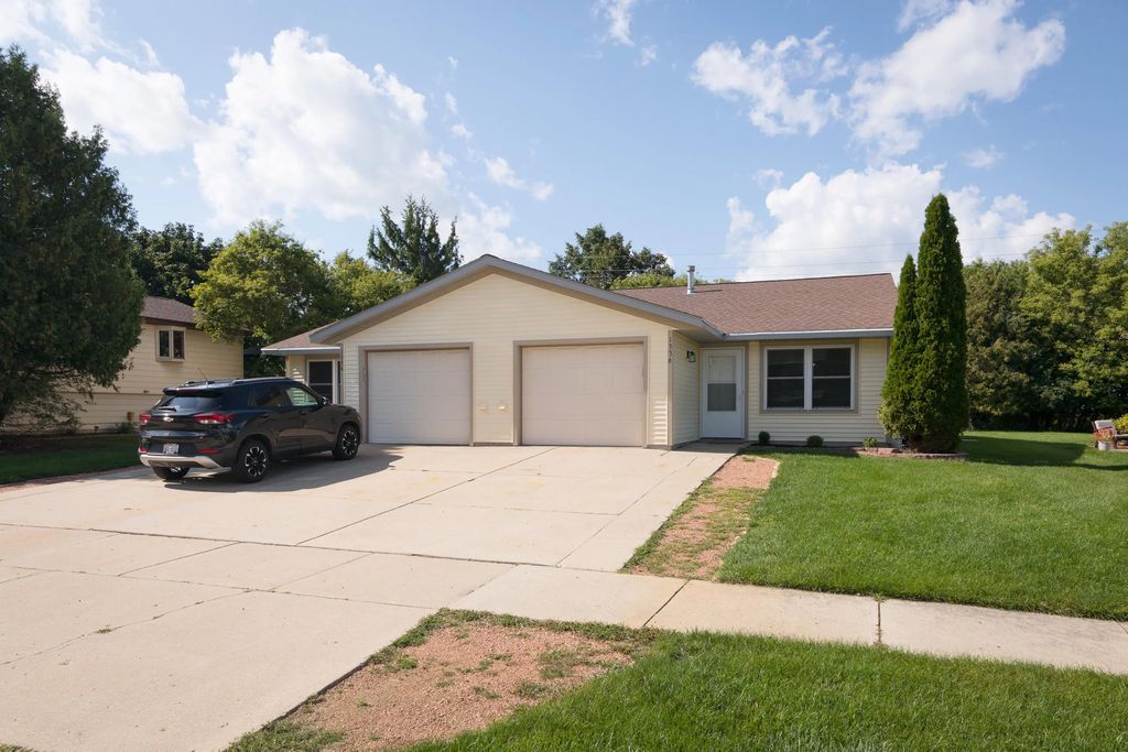 1334 Honeysuckle Rd 1336, Hartford