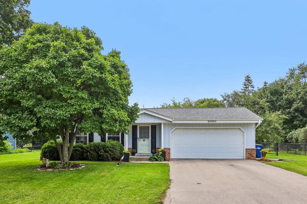W136s6953 Hale Park Dr, Muskego