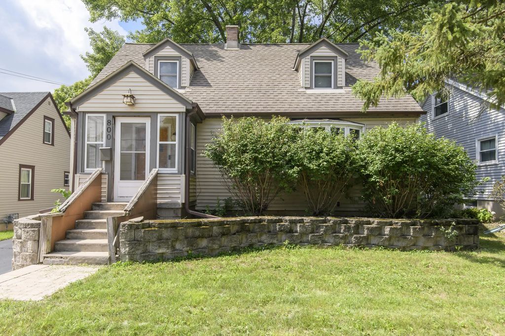 800 Western Ave, Waukesha
