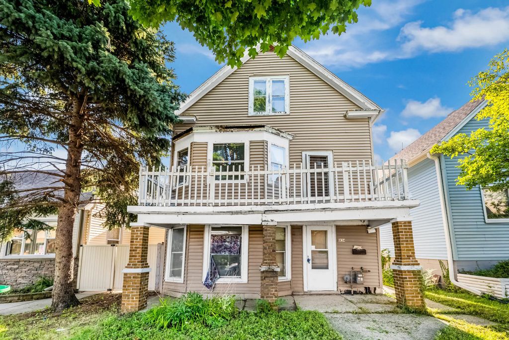 2834 S 9th Pl, Milwaukee