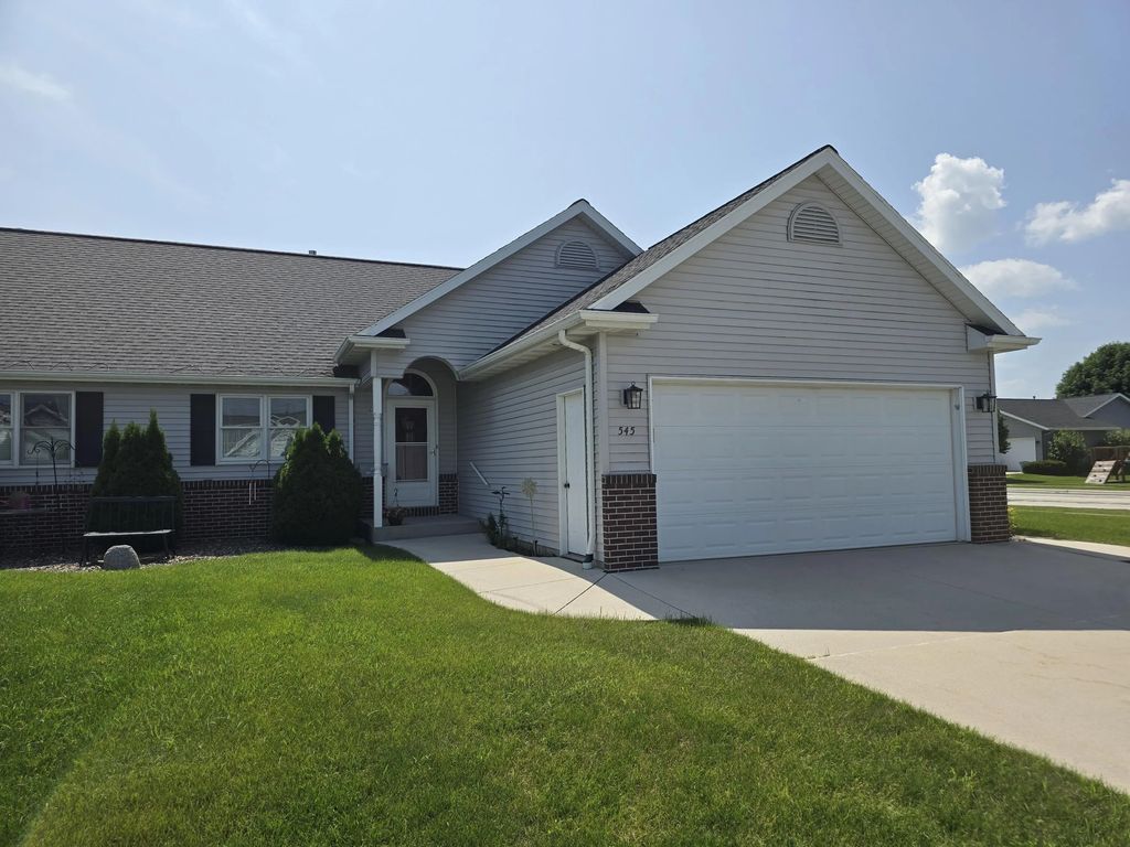 545 Ohio Ave, Oostburg