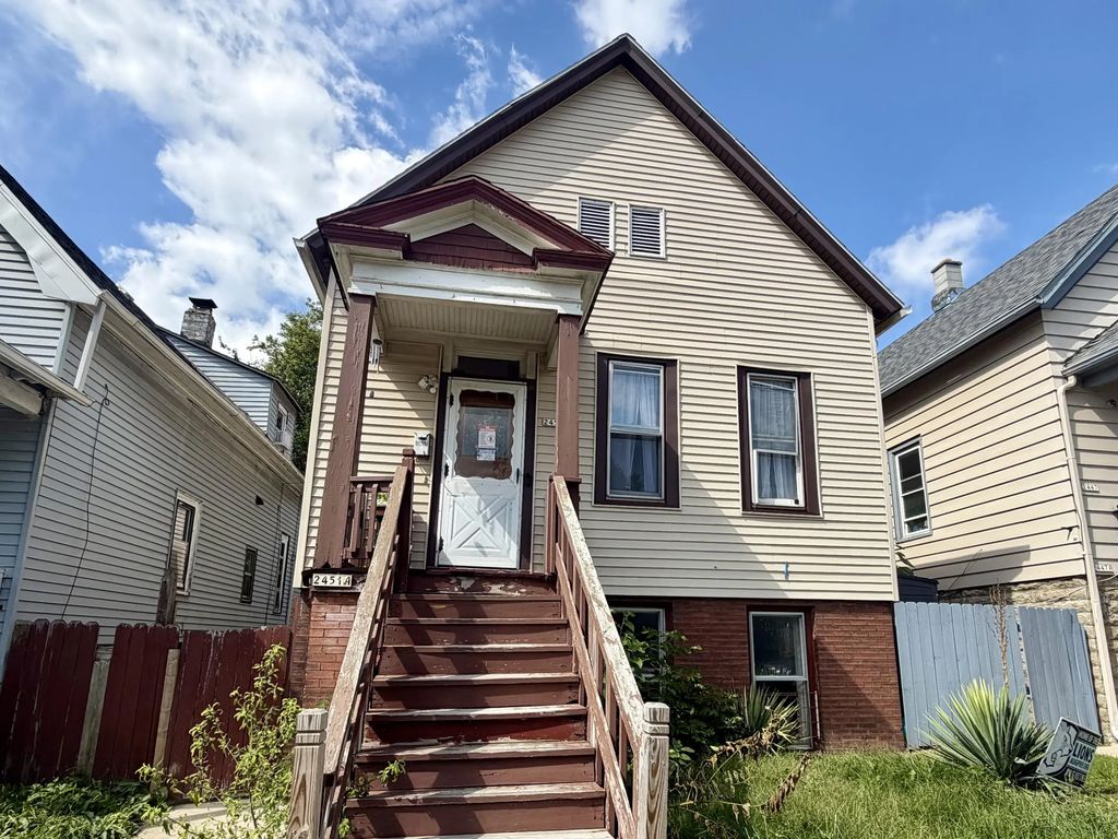 2451 S 11th St, Milwaukee