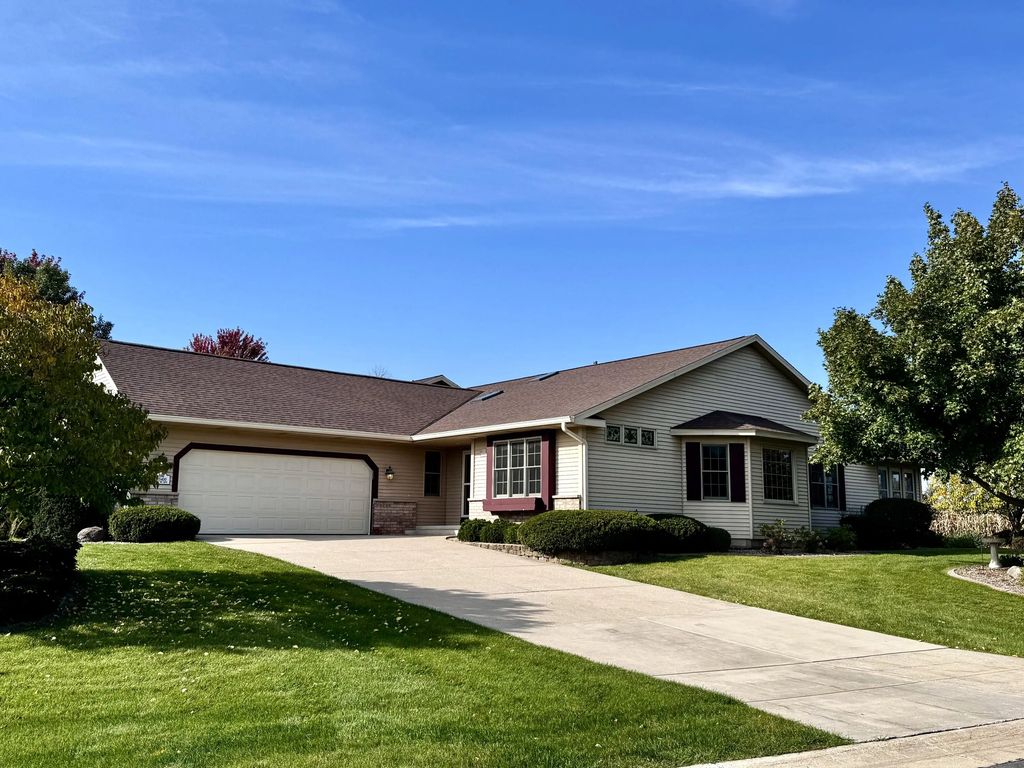 N66w15400 Raven Way Dr, Menomonee Falls