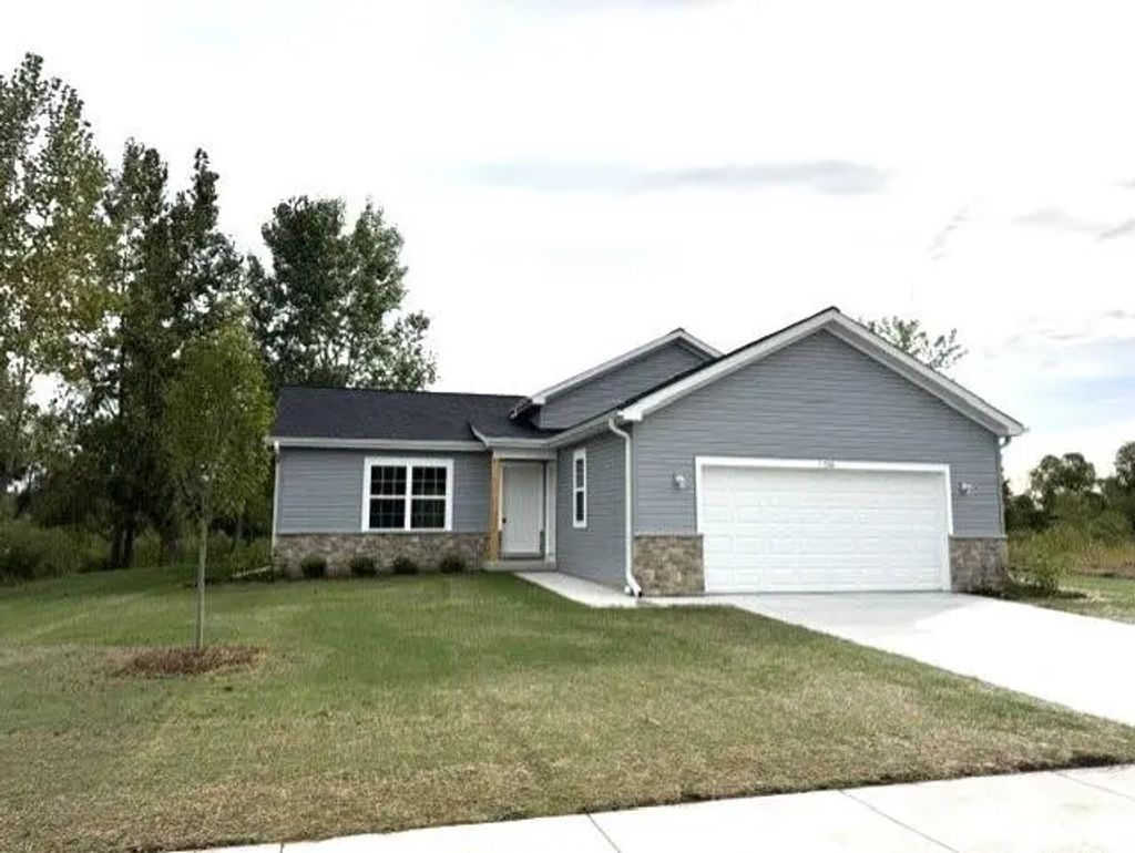 336 Parker Dr, Genoa City