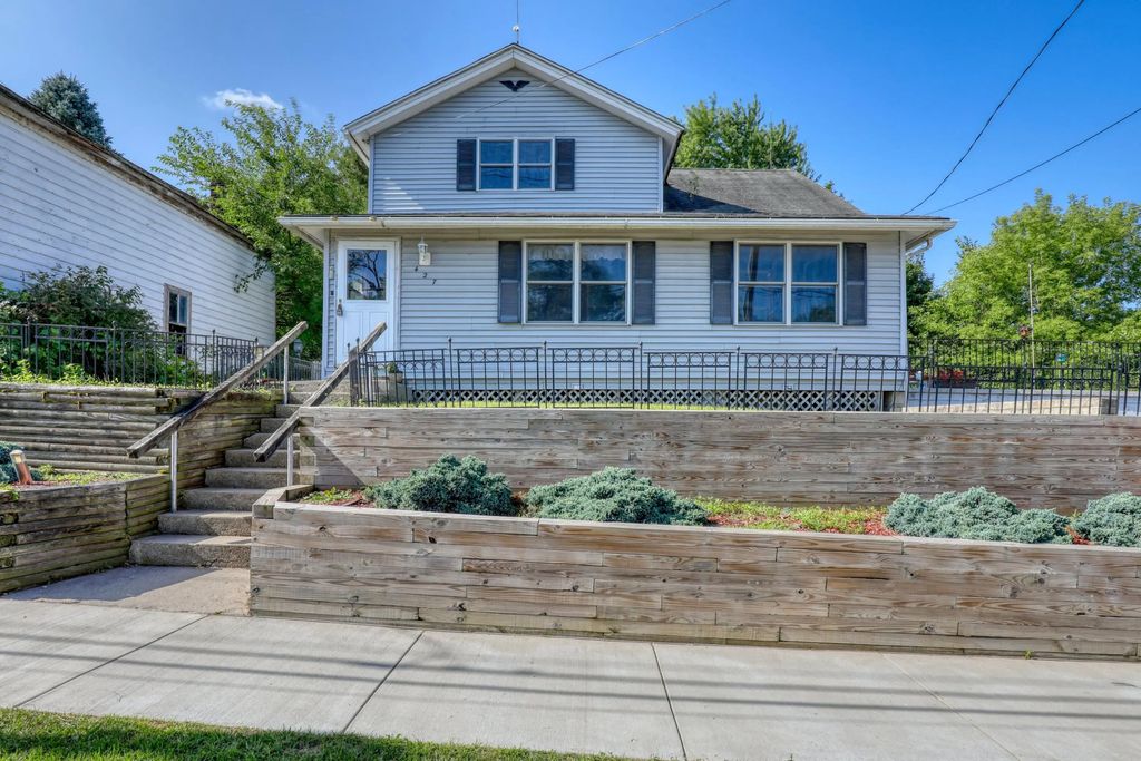 427 W Main St, Newburg