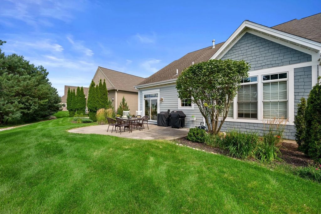 1758 Bess Ct, Oconomowoc