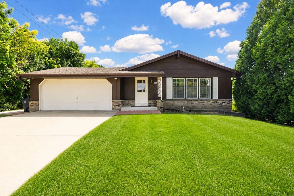 5401 W Cold Spring Rd, Greenfield