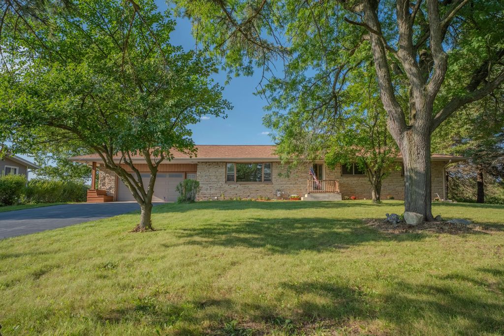 N124w18420 Lovers Ln, Germantown