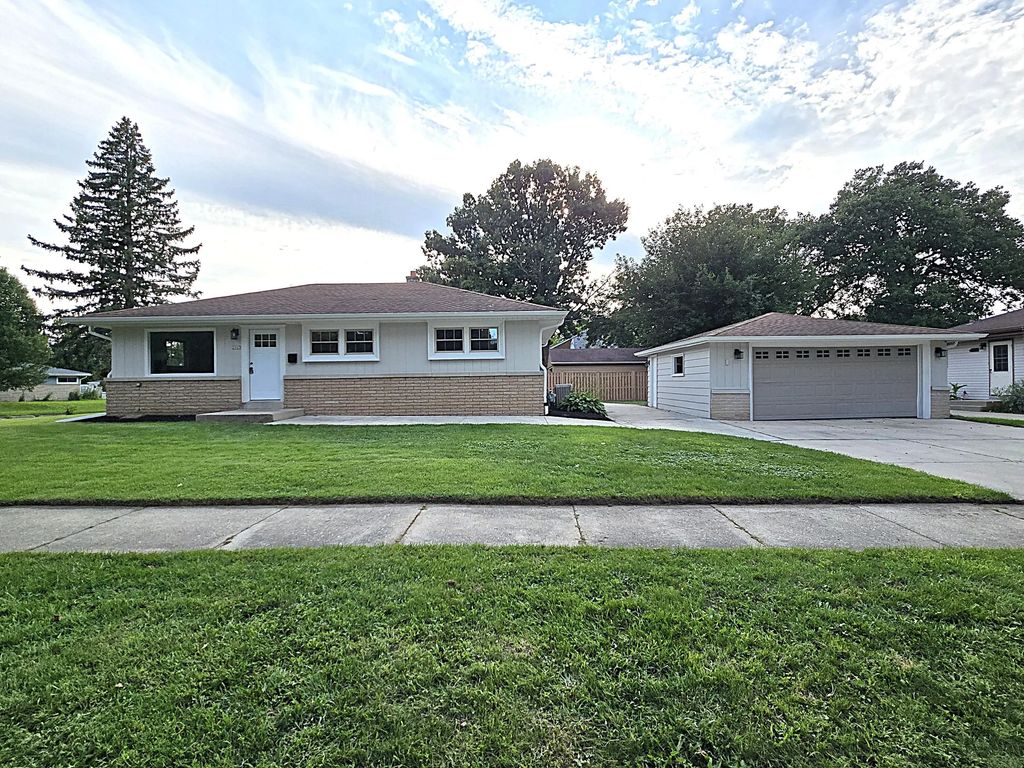 2997 S 105th St, West Allis