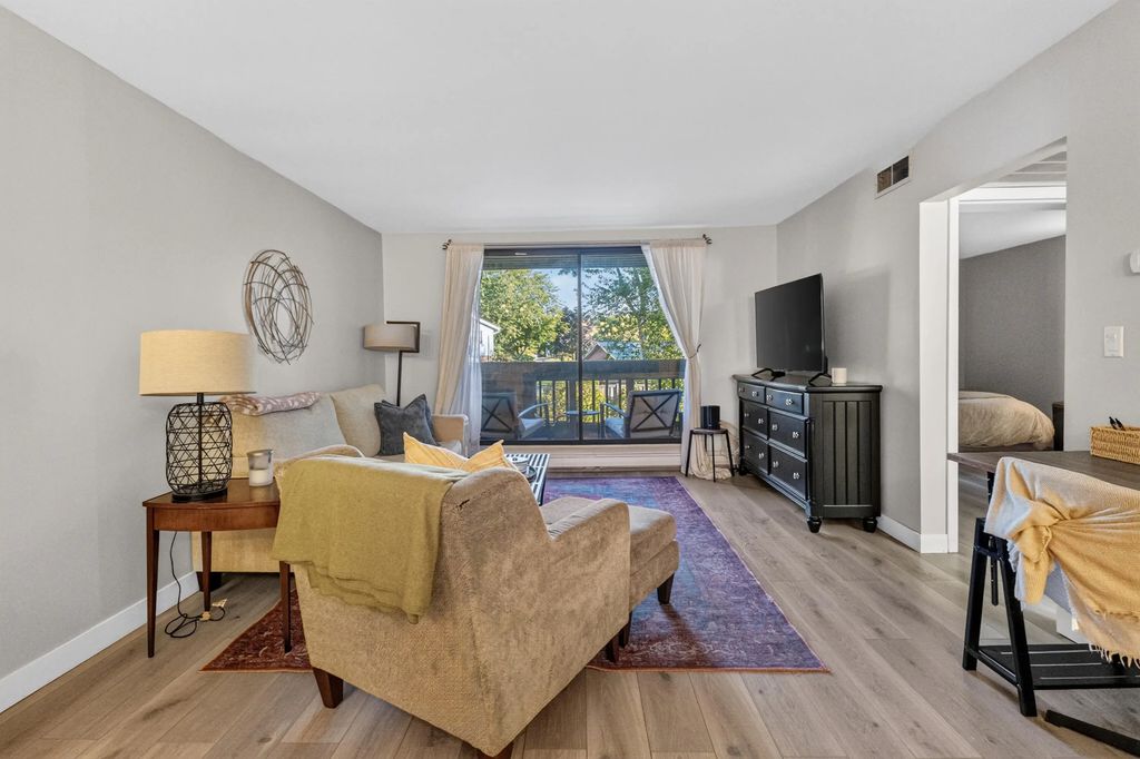 2300 W Good Hope Rd 243, Glendale