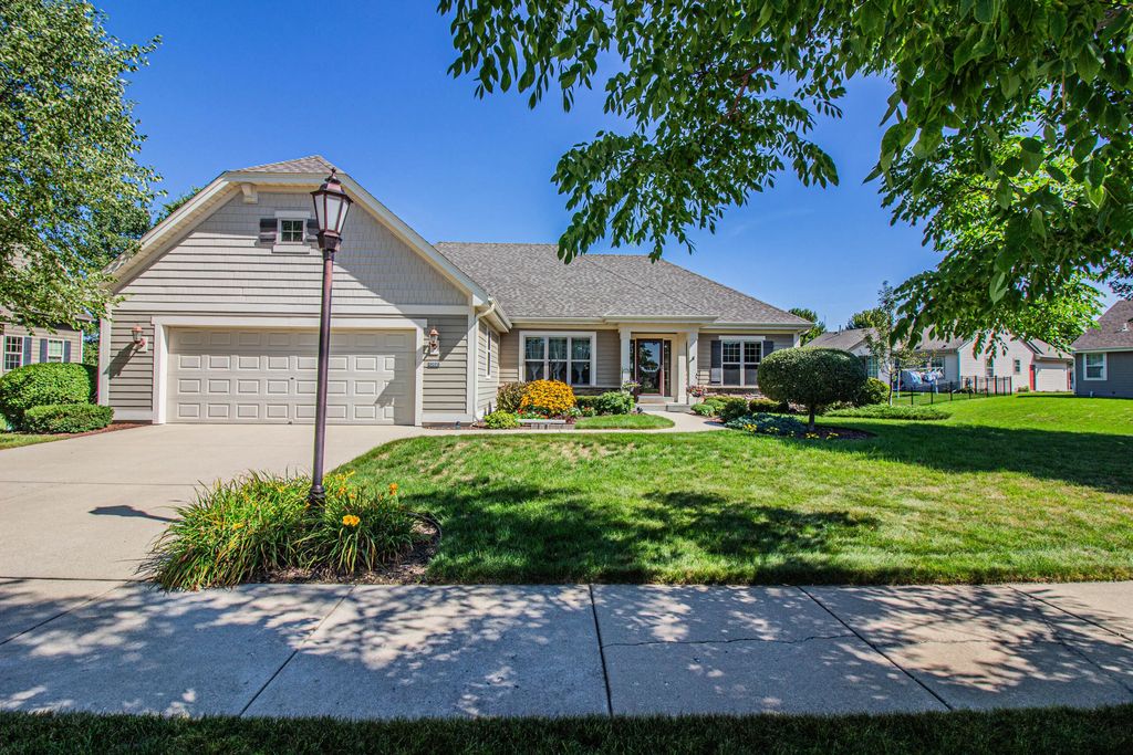 3028 Tanglewood Dr, Waukesha