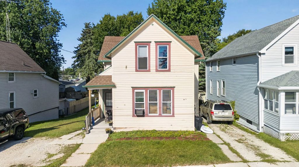 422 N 6th St, Manitowoc