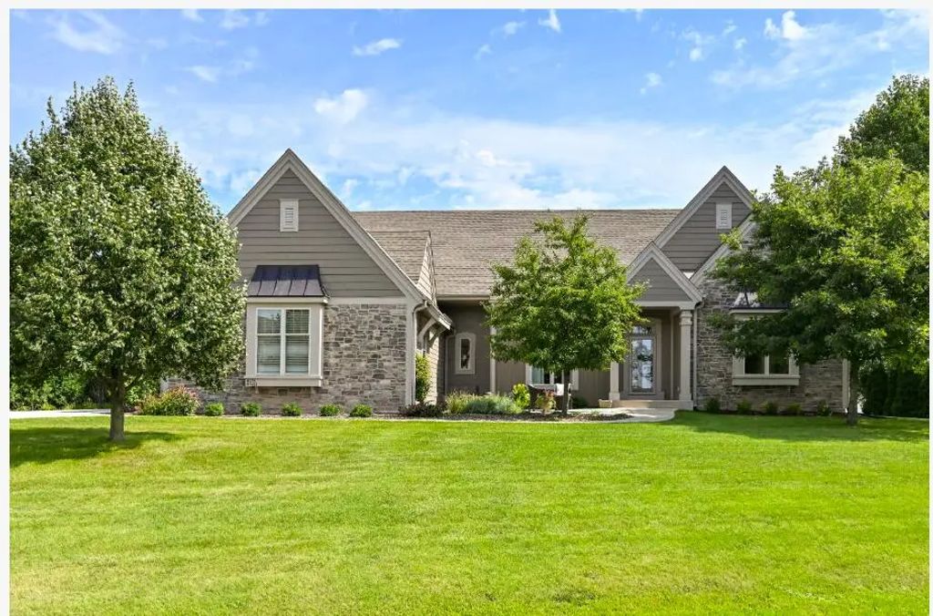 W174n7452 Wilson Dr, Menomonee Falls