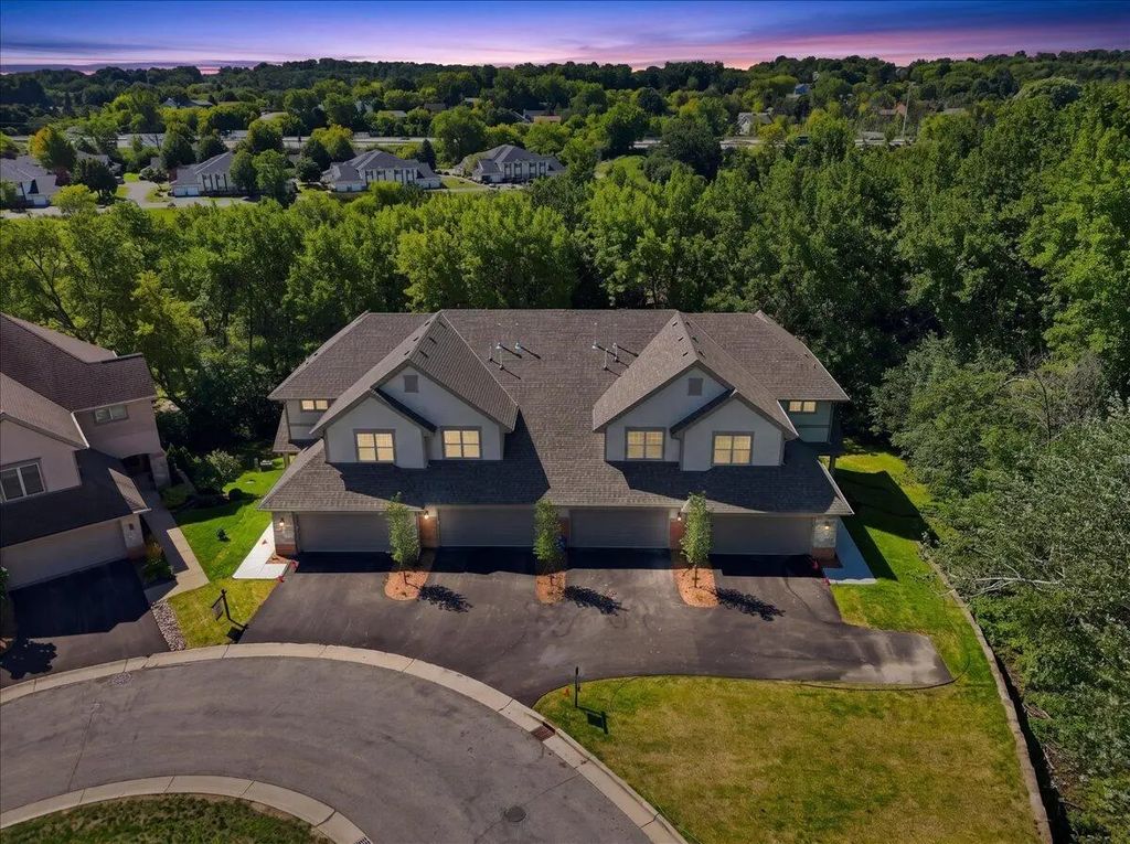 255 Aerie Cir 103, Brookfield