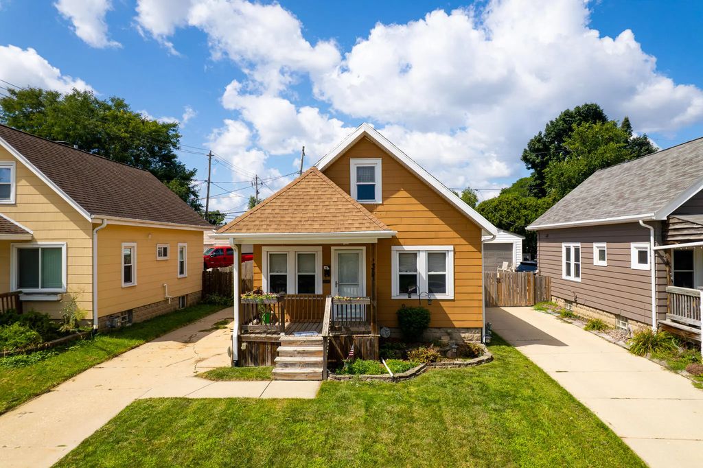 1357 S 90th St, West Allis