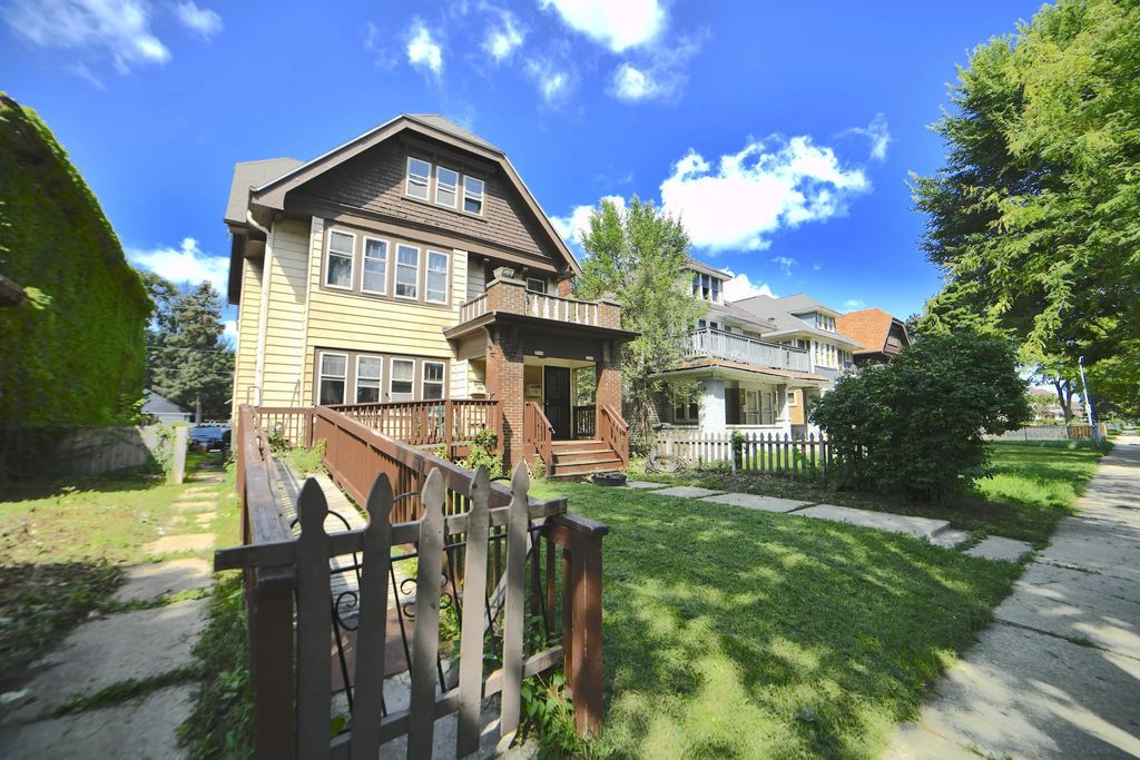 2761 N 45th St 2763, Milwaukee