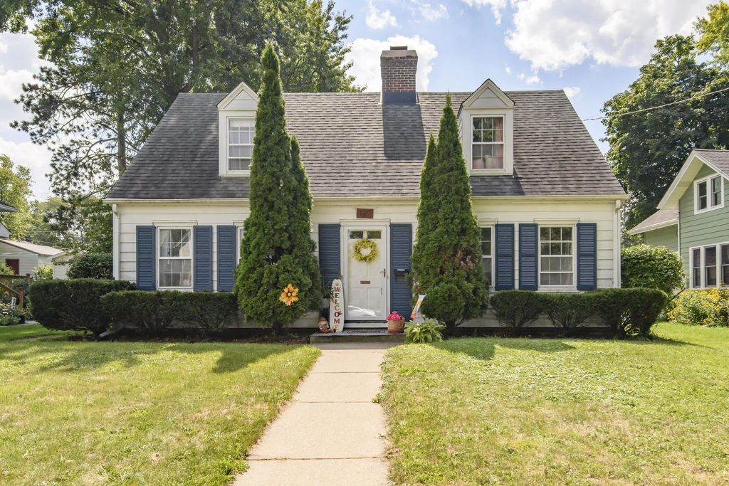 129 W Laflin Ave, Waukesha