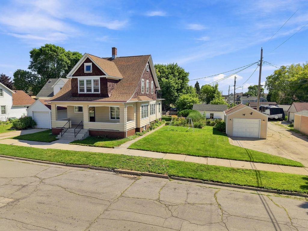 909 S 15th St, Sheboygan