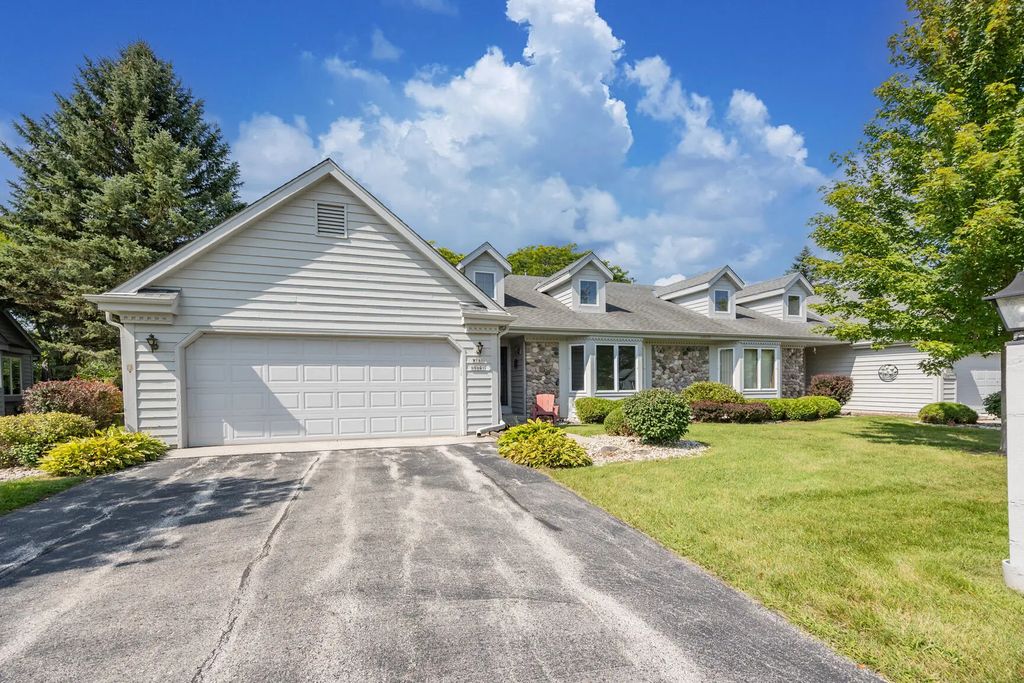 W180n9841 Riversbend Cir W, Germantown