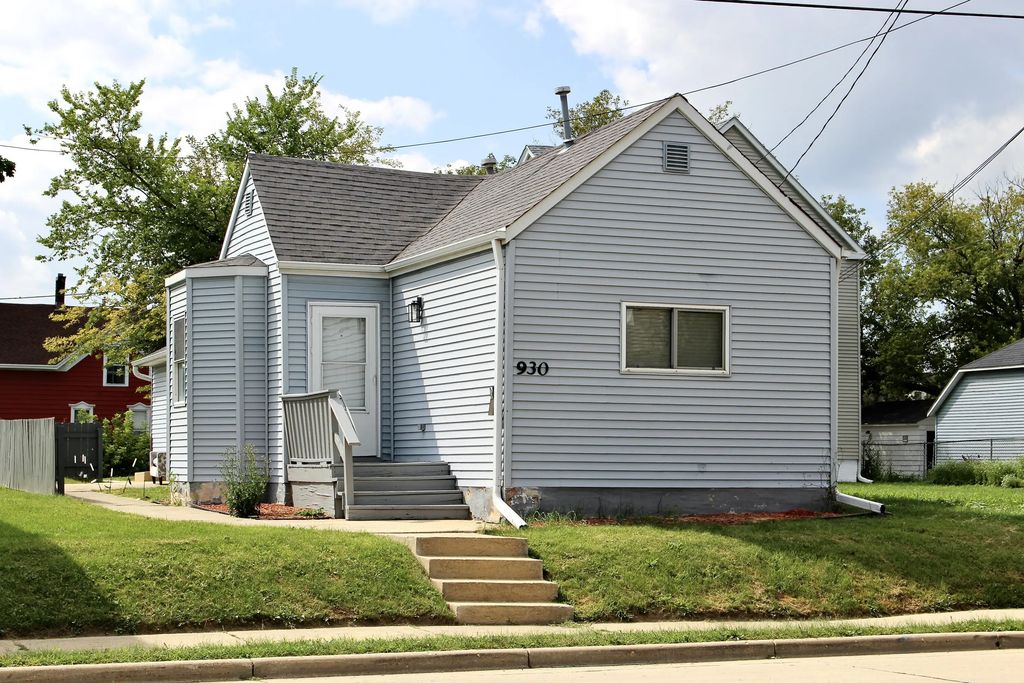 930 N Memorial Dr, Racine