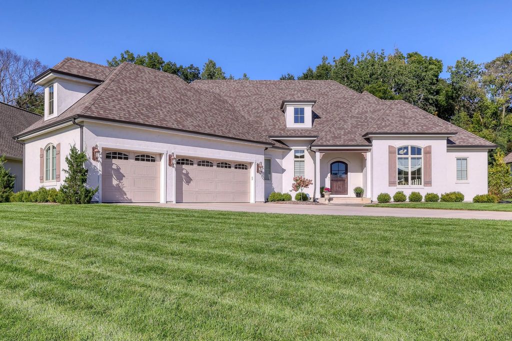 1620 Yardley Ct, Summit