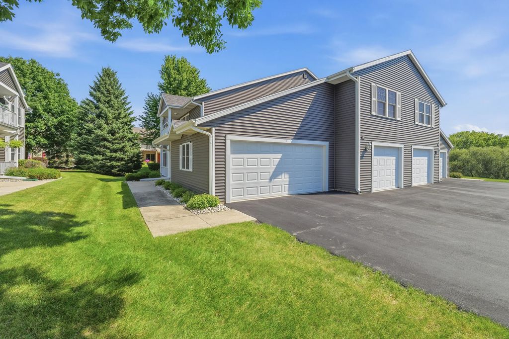 212 S Mountin Dr B, Mayville