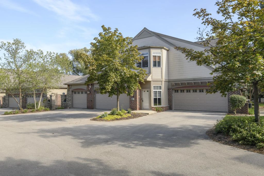 18235 W Wisconsin Ave, Brookfield
