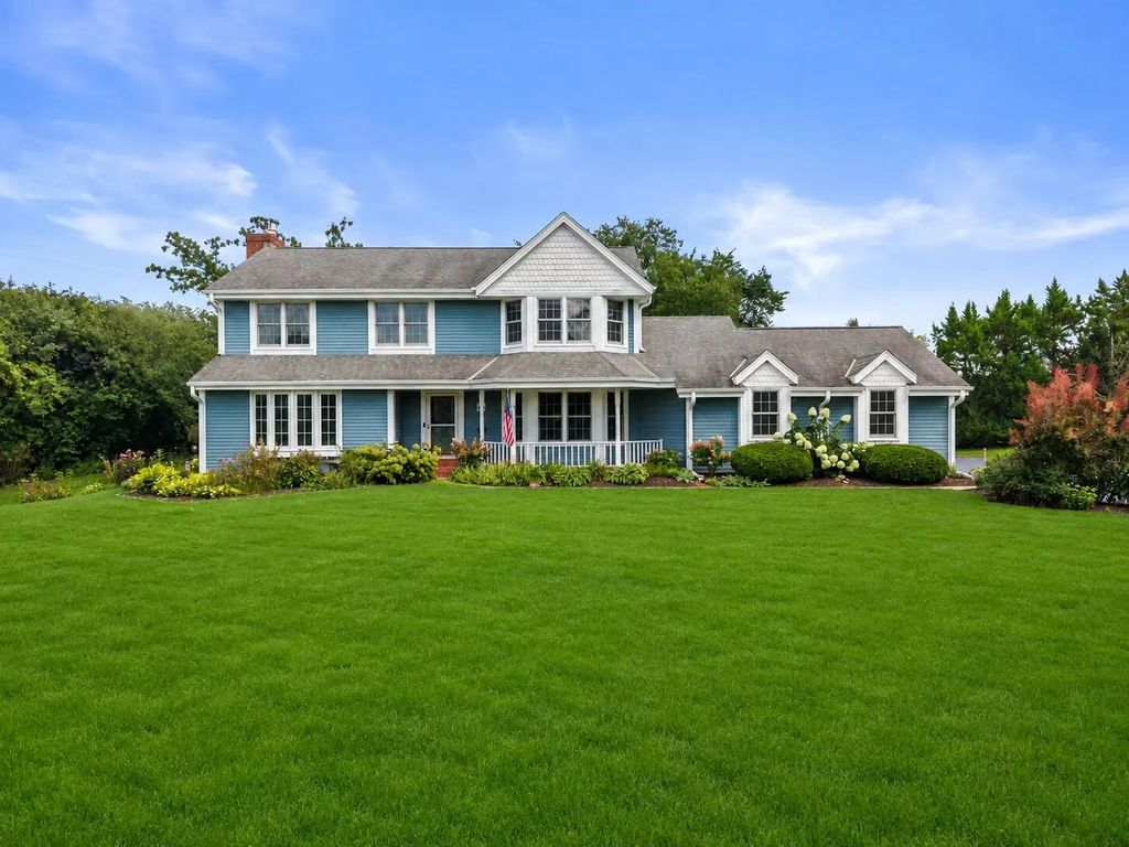 W234s5010 Woodchuck Ln, Waukesha