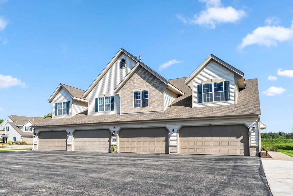 981 Hastings Ct 202, Sturtevant