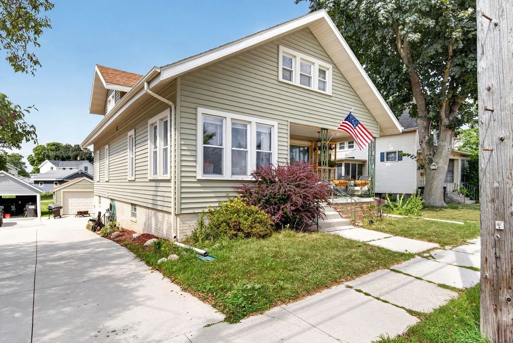 612 Pine St, Sheboygan Falls