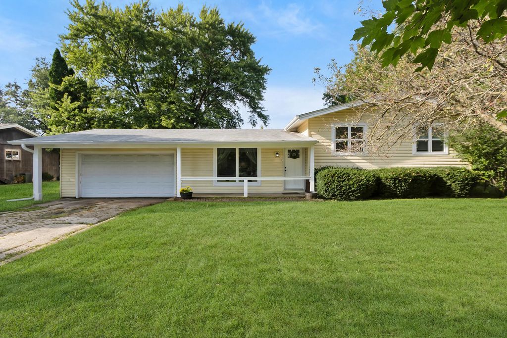 141 Marino Ave, Delavan