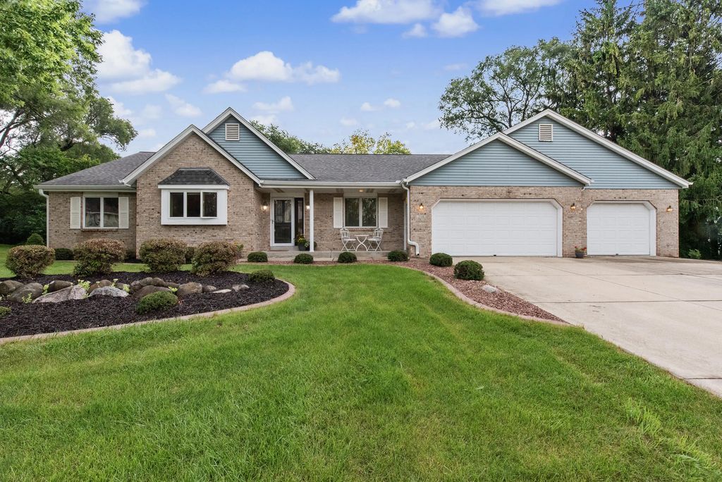 210 Riveredge Ct, Thiensville