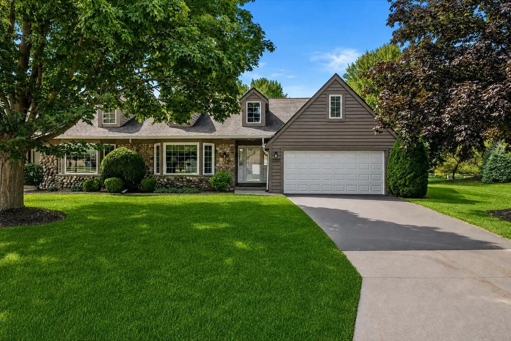 7707 W Cedar Ridge Ct, Franklin